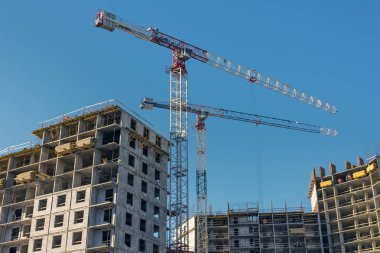 İnşaat alanında, yüksek çok katlı binalar inşaat altında