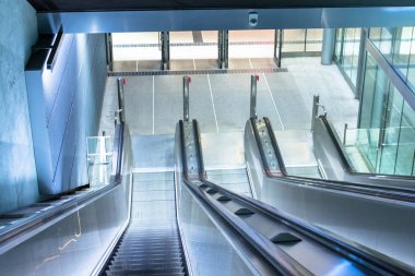 Metro, kentsel ulaşım altyapı azalan yürüyen merdiven