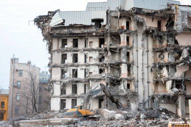 Yıkım ve tarak kullanarak bir bina imha. Destroyer ekipman.