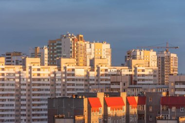 Doğu Avrupa'da klasik çok katlı evler.