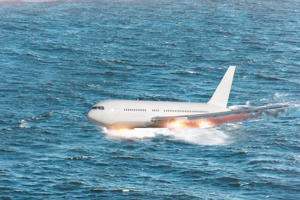 Flugzeugabsturz ins Meer, Explosionsmotor beim Spritzen auf dem Wasser getroffen. — Stockfoto