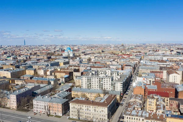 Havadan görünümü çatılar eski evler Merkezi, St. Petersburg, kilise Trinity Katedrali