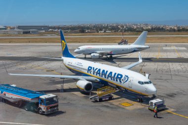 Boeing 737-800 Ryanair airlines, Airport Luqa Malta, 28 Nisan 2019.