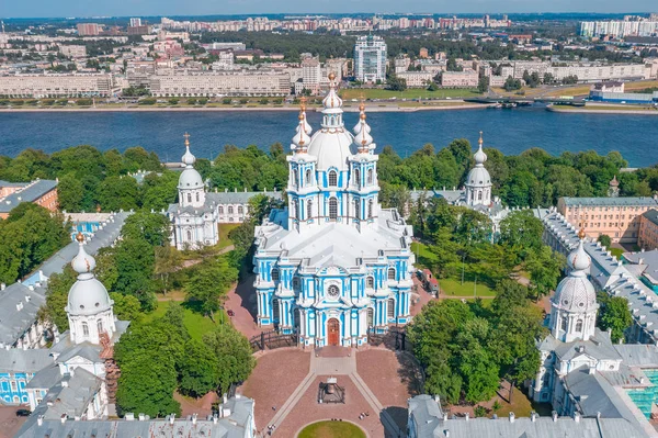 Widok lotniczy Katedra smolny w Sankt Petersburgu, Rosja. — Zdjęcie stockowe