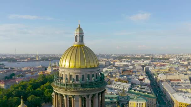 圣以撒座堂俯瞰城市历史的空中景观 — 图库视频影像