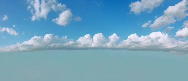 Panoramic view of the summer sky with cumulus clouds in a row. — Stock Photo, Image