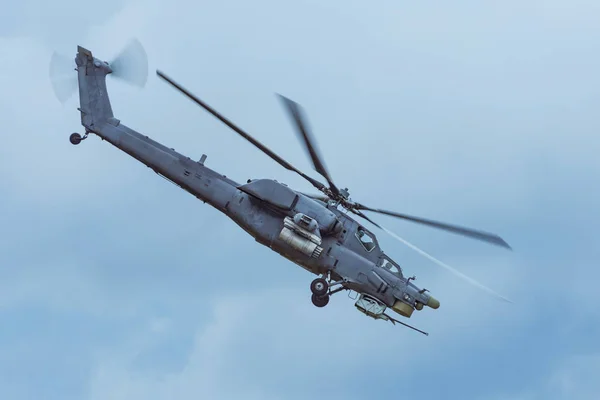 Military combat helicopter flies rapidly turning in the air. — Stock Photo, Image