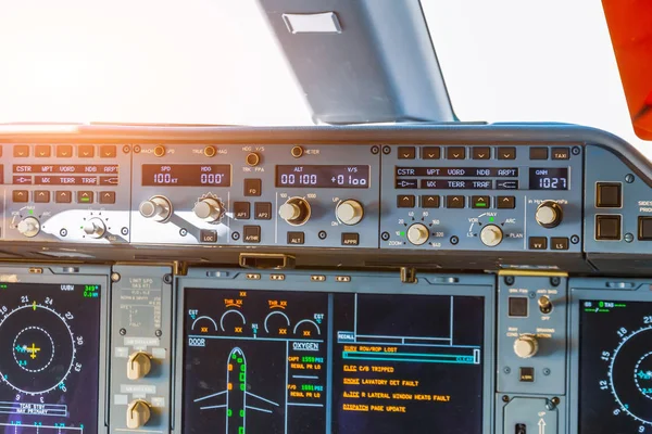 Dashboard autopilot parameters in a passenger airliner aircraft, close up view. — Stock Photo, Image