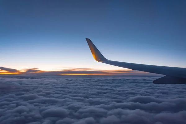 Aircraft wing view from airplane with cloudscape sky after sunset. — 스톡 사진