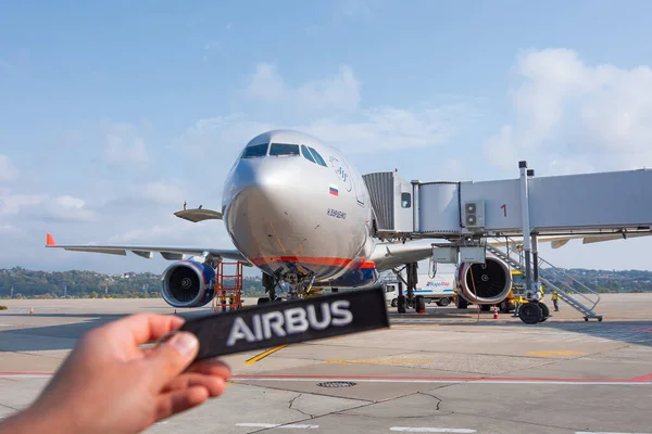 Aeroflot airlines airbus a330 kommerzielles flugzeug, flughafen sochi, russland adler. 19. Oktober 2019. — Stockfoto