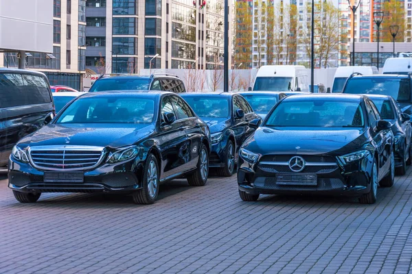 Fekete Mercedes Benz Három Autó Egy Sorban Mercedes Elől Oroszország — Stock Fotó