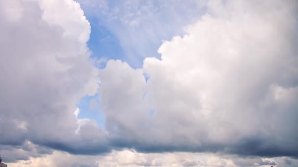 Δυνατά Πυκνά Σύννεφα Έρχονται Από Δυτικό Μέρος Και Σύννεφα Βροντής — Αρχείο Βίντεο