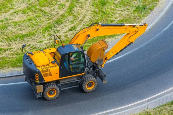 Graafmachine Reist Weg Naar Draaien — Stockfoto