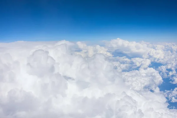 Potężne Chmury Kumulujące Niestabilnej Stratyfikacji Troposfery Pogoda Krótkoterminowymi Deszczami Burzami — Zdjęcie stockowe