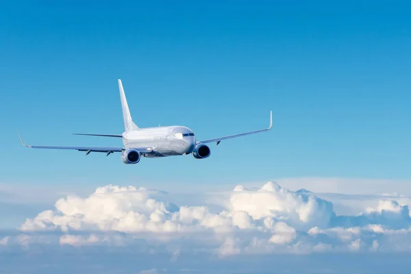 Flygplansflygning Över Molnen Kommersiell Luftfart — Stockfoto