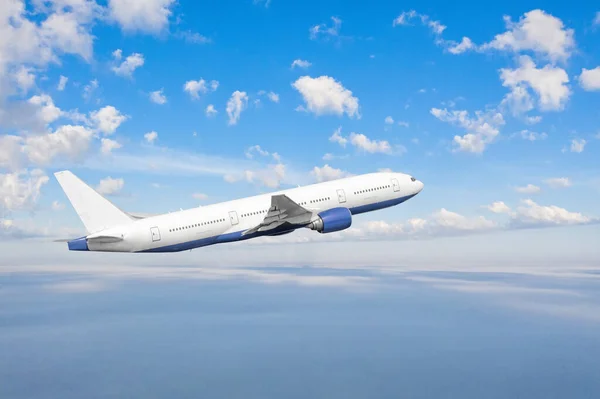 Samolot Lata Niebie Podróżuje Między Krajami — Zdjęcie stockowe
