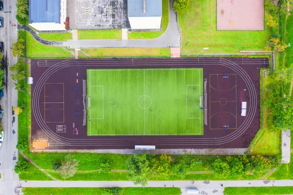 Sportplatz Mit Fußball Basketball Und Tennisstadion Umliegende Joggingstrecken Luftaufnahme — Stockfoto