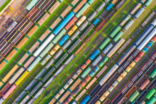 Güterbahnwaggon Luftaufnahme Von Der Fliegenden Drohne Bunter Güterzüge Auf Dem — Stockfoto