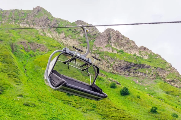 Téléphérique Cabine Ouverte Dans Les Montagnes — Photo