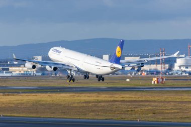 Airbus a340-300 Lufthansa Havayolları. Almanya, Frankfurt ana havaalanı. 14 Aralık 2019