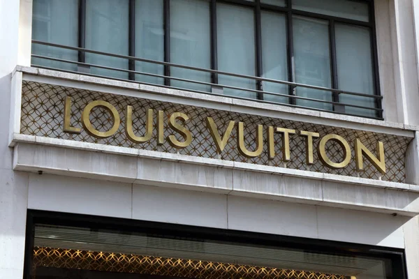Párizs Franciaország Szeptember 2018 Letters Louis Vuitton Falra Párizsban — Stock Fotó