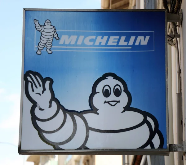 Paris Frankrike September 2018 Tecken Michelin Mannen Vägg Paris Stockbild