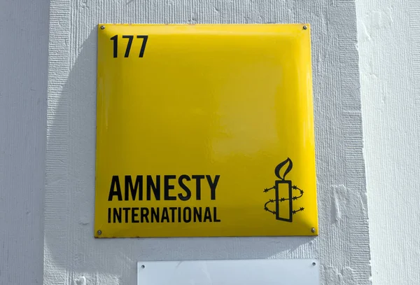 Zeichen der Amnestie international in Amsterdam — Stockfoto