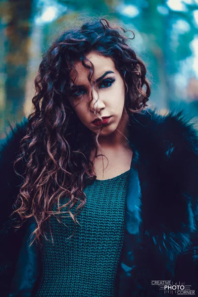 Photo Tender Curly Brunette Woman Outdoor — Stock Photo, Image