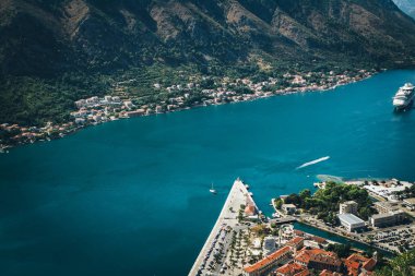 cruise gemi mavi su yakınındaki Adası Aziz Nikolaos, Budva, Karadağ
