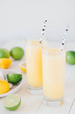 Yoğurtlu limon güler yüzlü