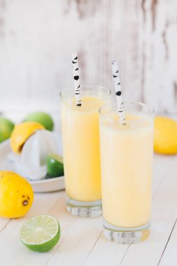 Yoğurtlu limon güler yüzlü