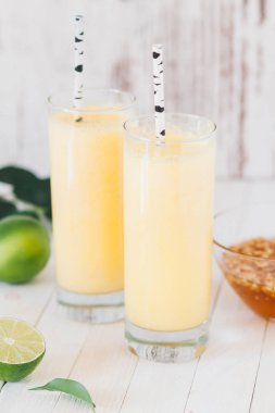 Yoğurtlu limon güler yüzlü