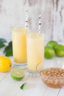 Yoğurtlu limon güler yüzlü