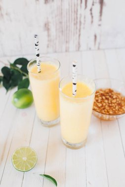 Yoğurtlu limon güler yüzlü