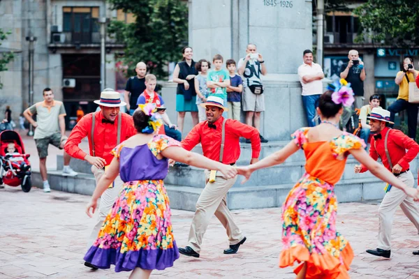 Belgrade, Sırbistan - 4 Temmuz, 2017 - Belgrad Ödülü 2017 Uluslararası Halk dansları ve müzik festivali
