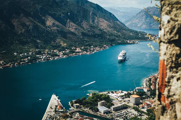 Kapal Pesiar Perairan Biru Dekat Pulau Saint Nicholas Budva Montenegro — Stok Foto