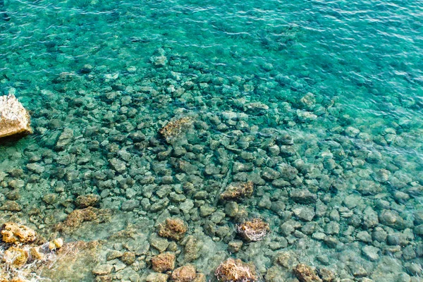 Foto Primer Plano Agua Azul Del Río Con Piedras — Foto de Stock