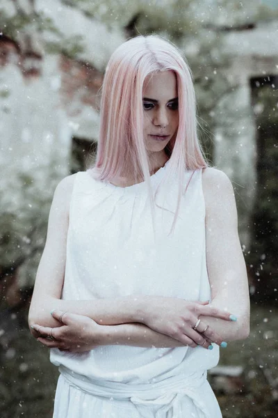 Zdjęcie Młodych Uroczy Kobieta Różowe Włosy Piercing — Zdjęcie stockowe