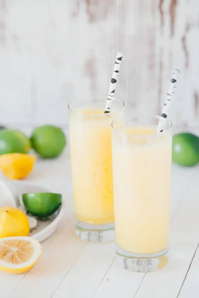 Лимонный Смузи Йогуртом — стоковое фото