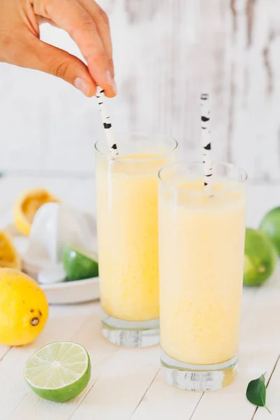 Лимонный Смузи Йогуртом — стоковое фото