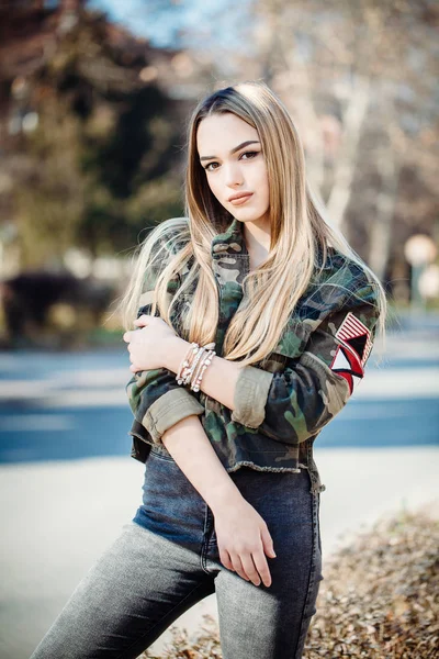 Retrato Otoño Una Hermosa Joven —  Fotos de Stock