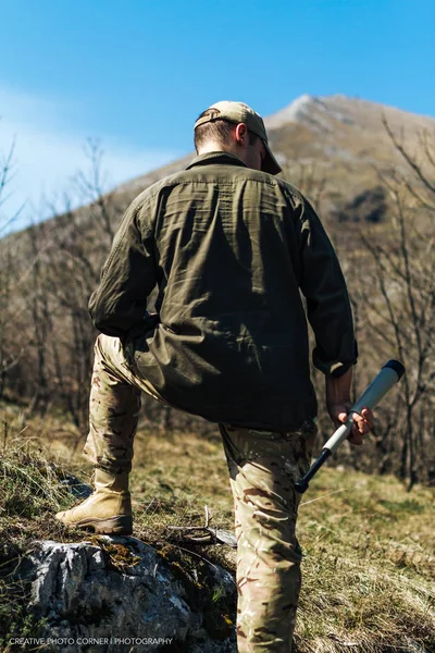 adama üniforma açık fotoğrafını keşfetmek orman Monoküler ile