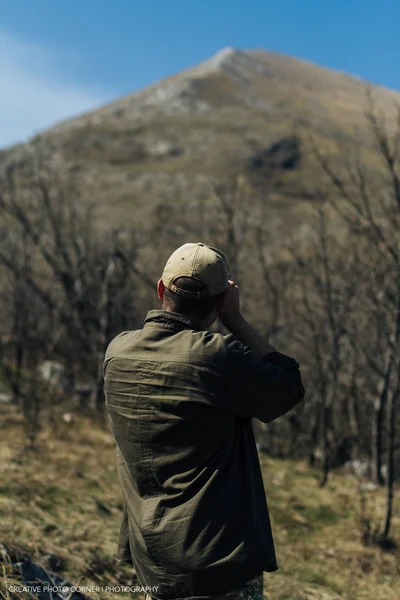 adama üniforma açık fotoğrafını keşfetmek orman Monoküler ile