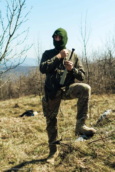 adama düzgün ve yeşil yün açık fotoğrafını keşfetmek orman Monoküler ile