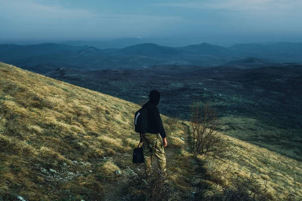 dağ açık üniformalı adama ait fotoğraf