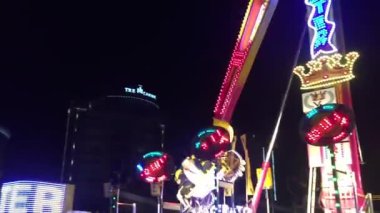 Belgrade, Sırbistan - 1 Nisan 2018: güzel renkli güçlendirici cazibe eğlenceli Park 