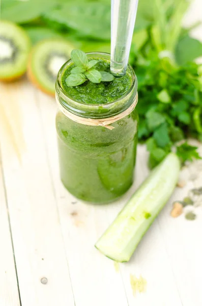 Healthy Green Smoothie Spinach Kiwi Orange Retro Jar Light Wooden — Stock Photo, Image