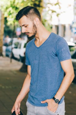 Belgrad şehir şık erkekte iş portre sonra