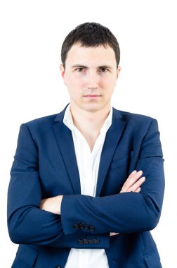 Güven portresi. Gömlek ve takım elbise geçti ve kamera beyaz arka plan karşı dururken bakarak silah tutmak yakışıklı genç adam portresi