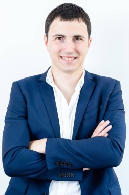 Beyaz arka plan üzerinde poz genç iş adamı